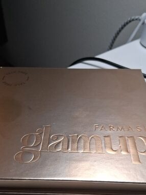 Farmasi Glamup Metallic Rose Compact Palette
